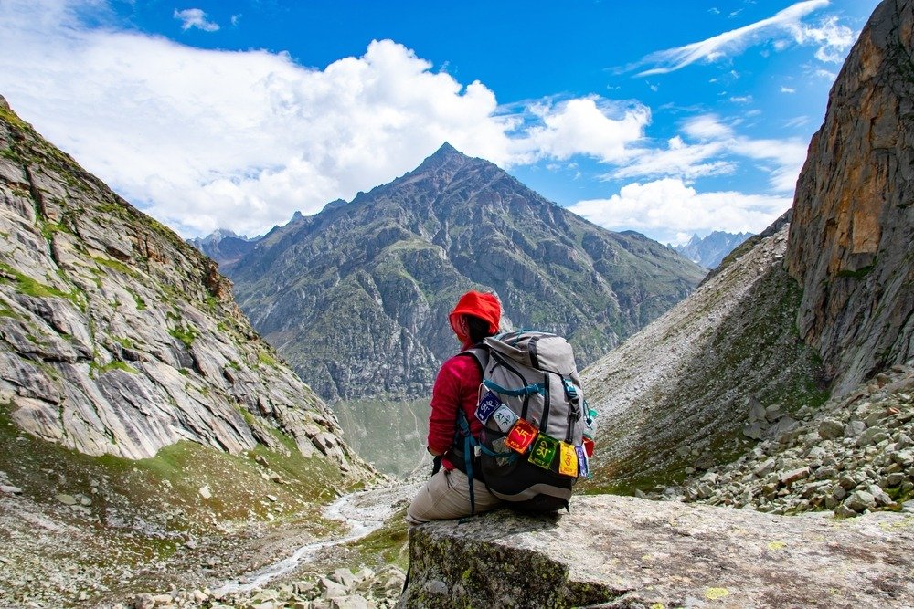 hampta pass trekking